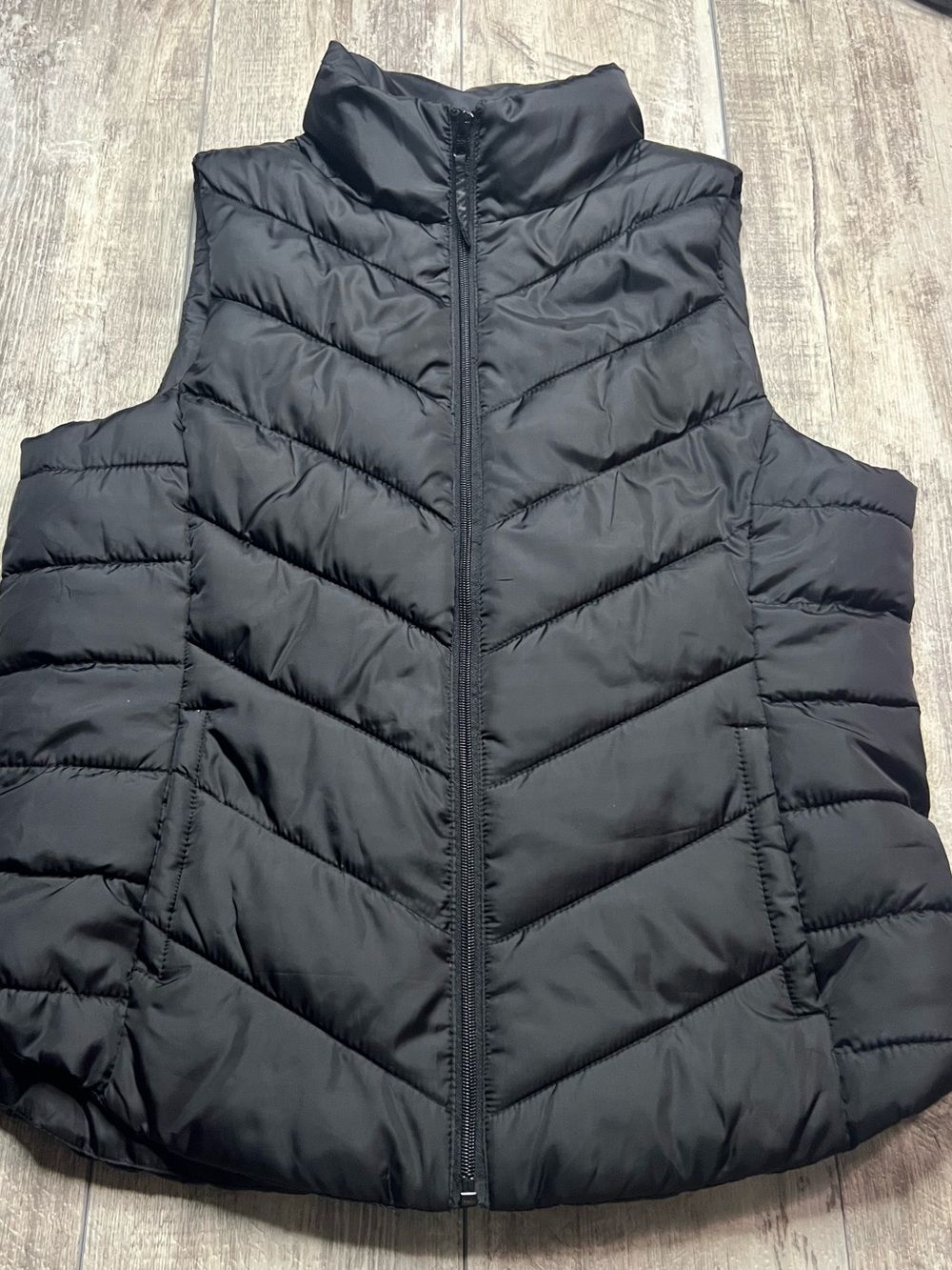 SO Women’s Black Quilted Puffer Vest - Sleeveless Zip Front